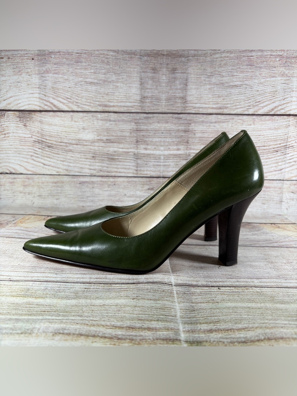AK Anne Klein Olive Green Leather Pointed Toe Pumps Heels Women's Size 7.5 M